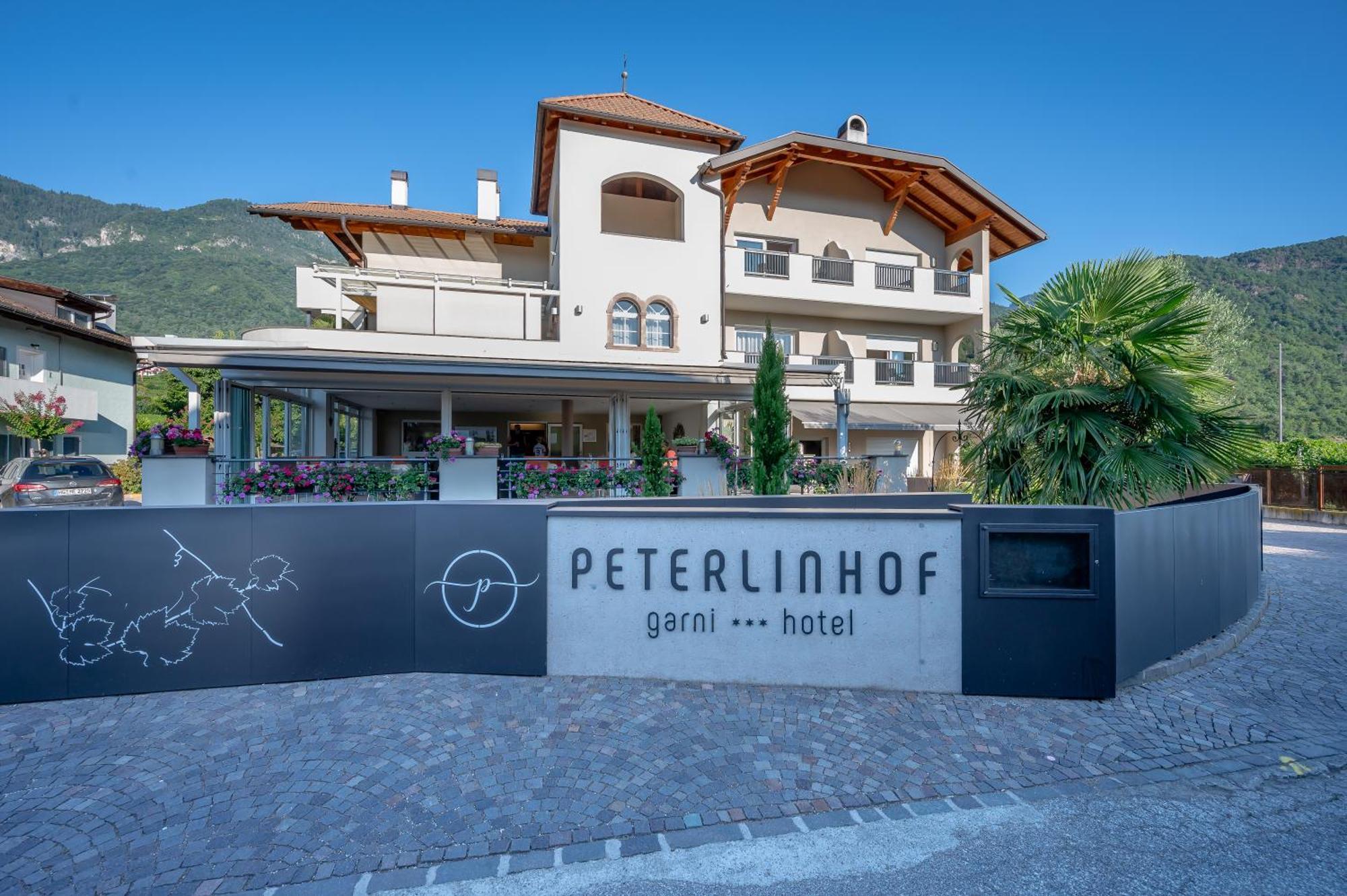 Garni Hotel Peterlinhof Kaltern Exterior foto