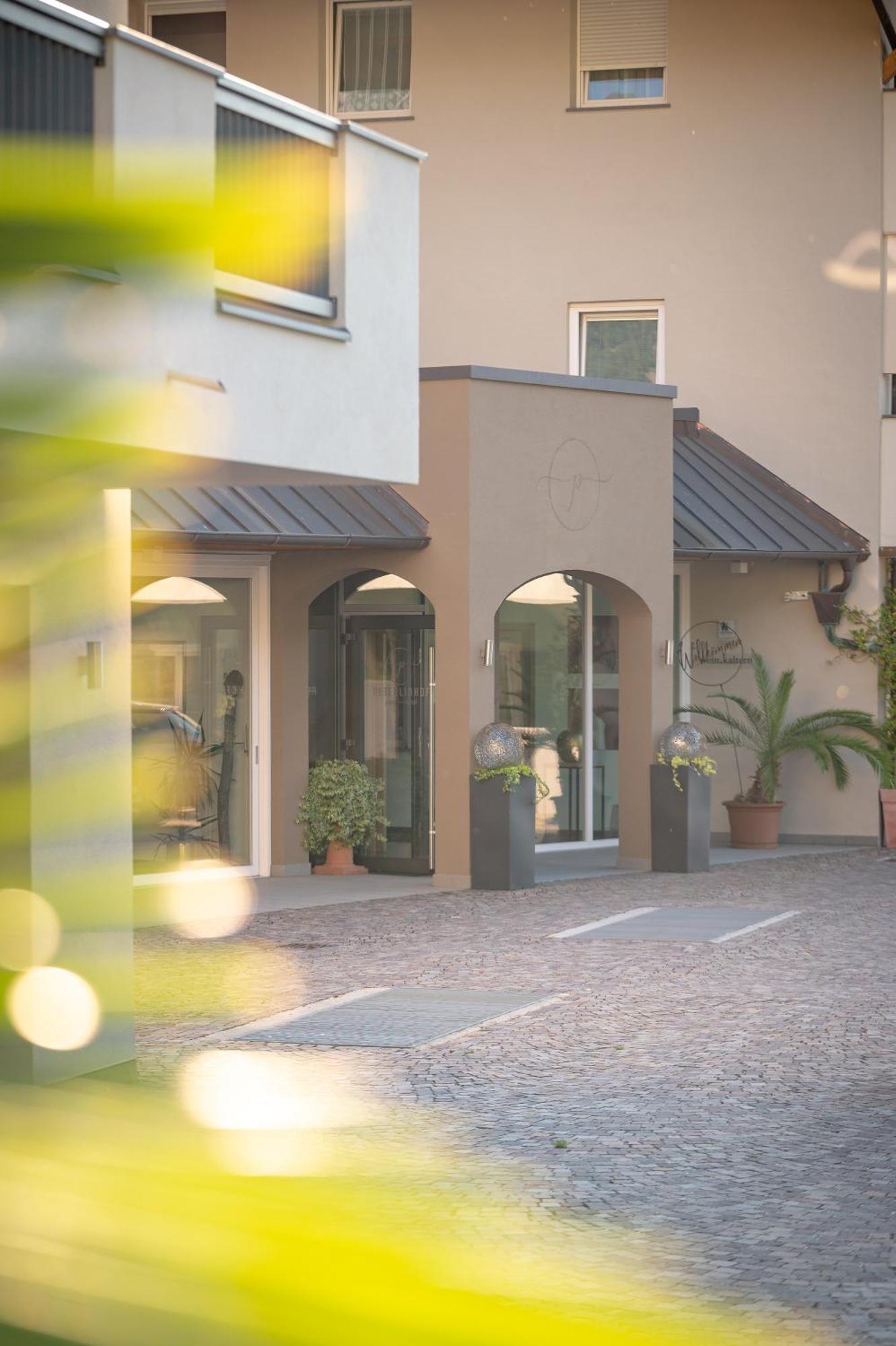 Garni Hotel Peterlinhof Kaltern Exterior foto